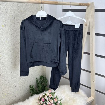 Костюм чорний велюр